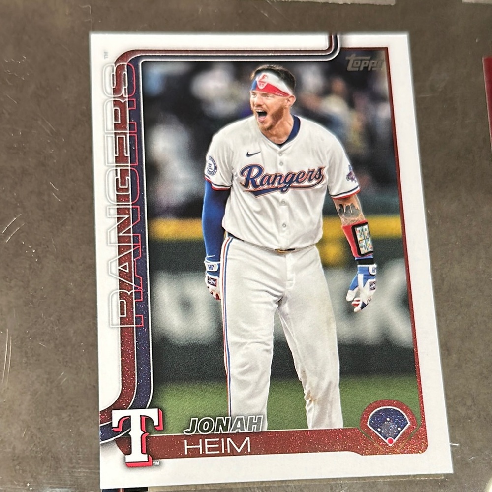 Topps Red and Blue Accents Baseball Card